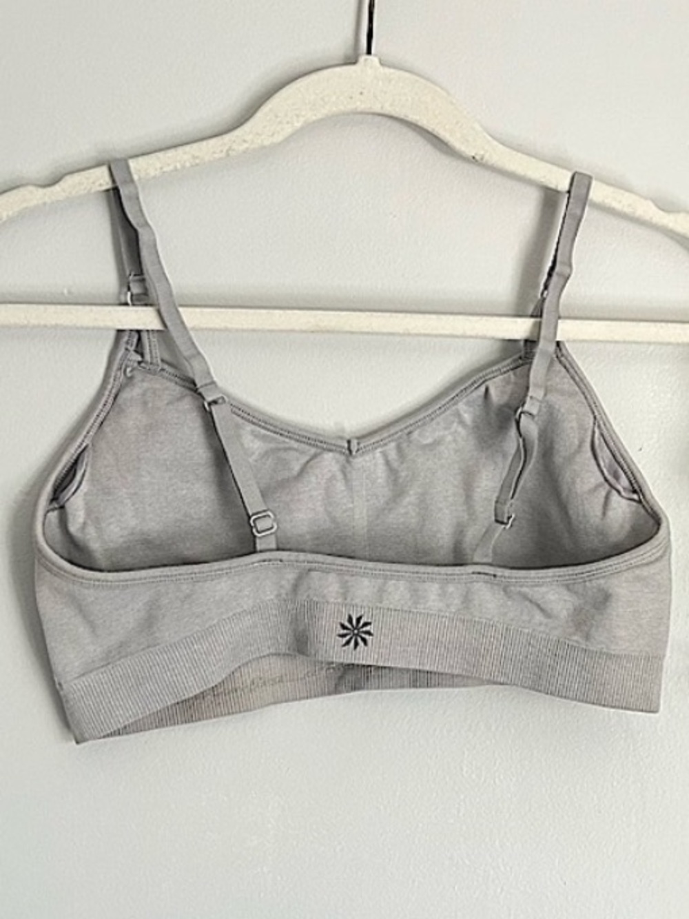 🩷 ATHLETA GRAY LIGHT SUPPORT
LIGHTWEIGHT SPORTS BRA SIZE LARGE
SPAGHETTI STRAP